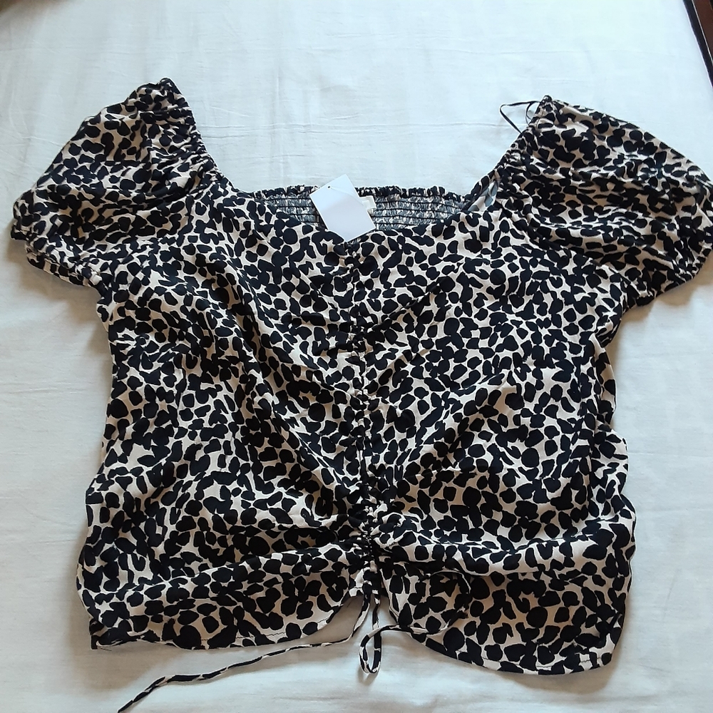 🧡H&M front tie black and white blouse